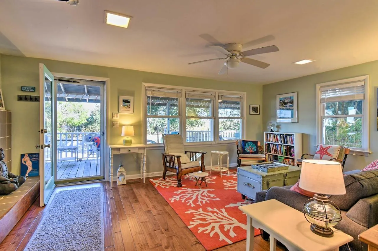 Classic Chesapeake Beachside Cottage With Porch! Norfolk