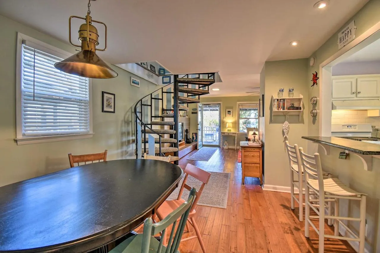 Classic Chesapeake Beachside Cottage With Porch! Norfolk 0*,  United States