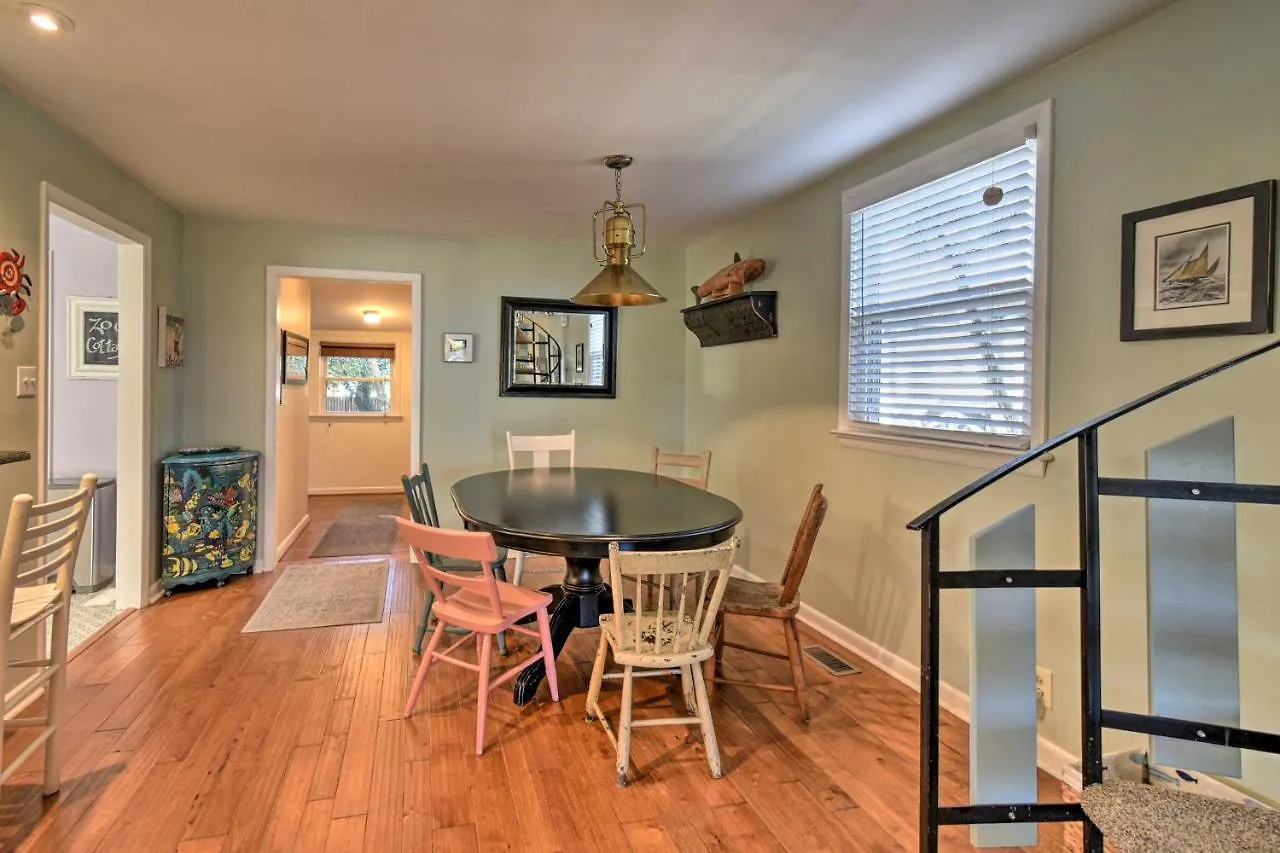 Classic Chesapeake Beachside Cottage With Porch! Norfolk Holiday home