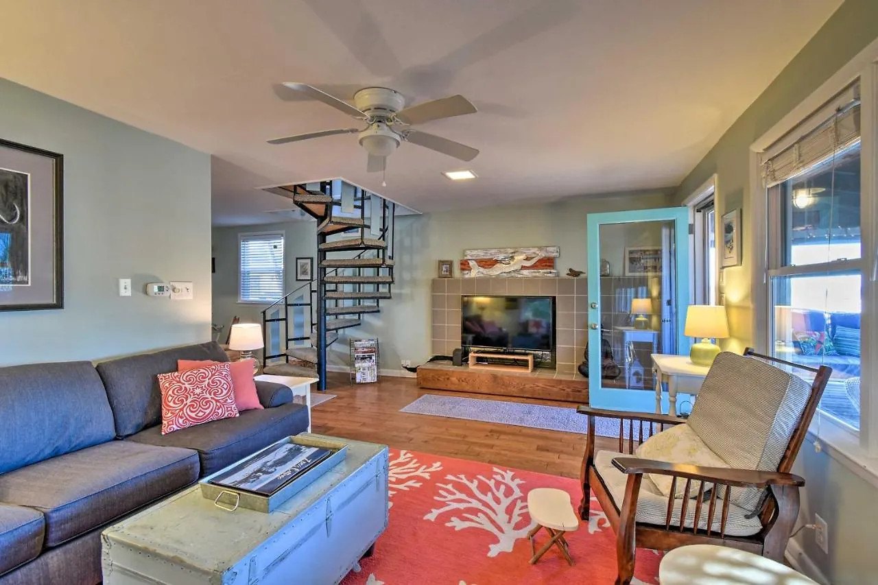 Classic Chesapeake Beachside Cottage With Porch! Norfolk 0*,